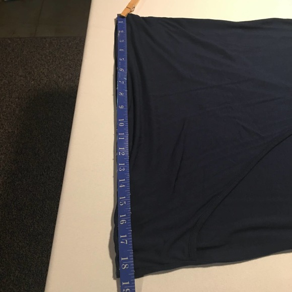 Cabi Keyhole Crossover Loose Fit Sleeveless Shirt - Picture 8 of 11